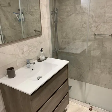 Piso Centro Estacion De Autobuses-tren Con Garaje Apartamento