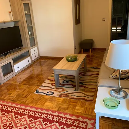 Piso Centro Estacion De Autobuses-tren Con Garaje Apartamento